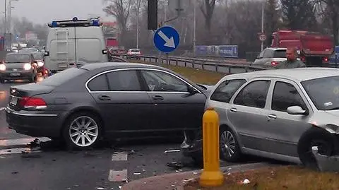 Wał Miedzeszyński: korek po zderzeniu lancii z bmw