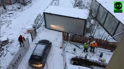 Kontener zablokował im wyjazd. "W bloku znajduje się 100 mieszkań"