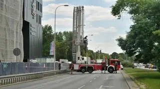 Zasłabł na budowie. Ewakuacja z dachu budynku