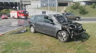 Pożar samochodu obok mostu Poniatowskiego