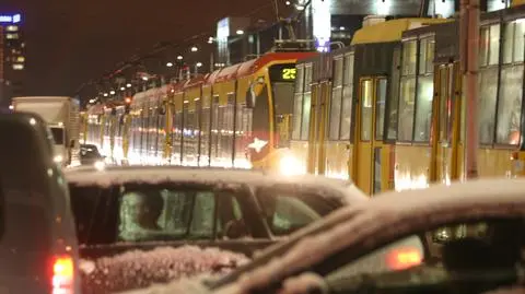 Pogoda sparaliżowała komunikację. Utknęły tramwaje, autobusy i pociągi