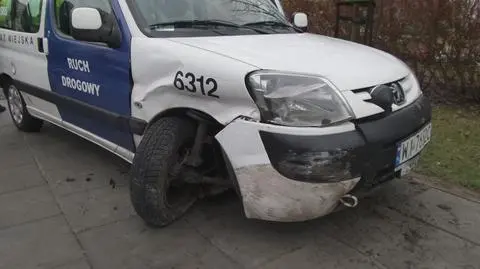 Ford staranował radiowóz z fotoradarem