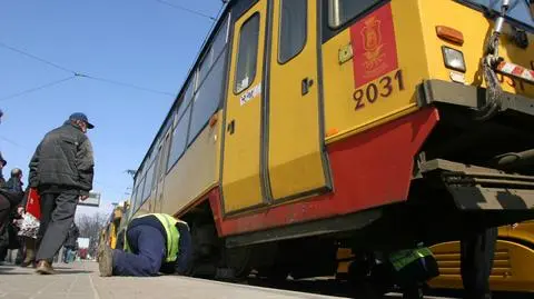 Tramwaj stracił koło w trasie