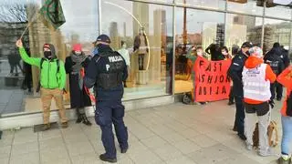 Protest grupy Extinction Rebellion na Marszałkowskiej