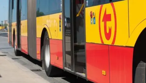 Nie będzie reklam Polskiego Ładu na miejskich autobusach (zdjęcie ilustracyjne)