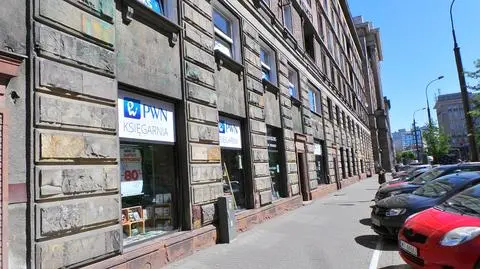 Zdemontowano historyczny neon. Konserwator zabytków uspokaja: to na czas remontu elewacji