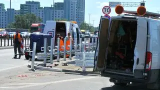 Montaż barier po wypadku autobusu na S8