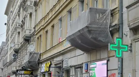 Budynek się sypie, mieszkańców wykwaterowano. Co dalej z powstańczym freskiem?