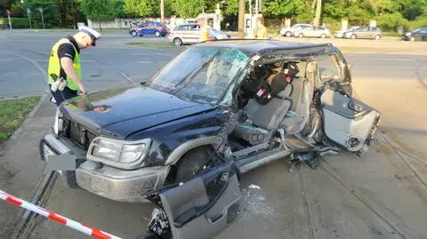 Zderzenie autobusu z subaru. Jeden z kierowców w szpitalu