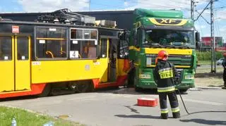 Tir zderzył się z tramwajem