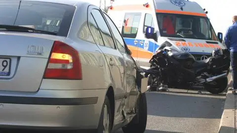 Wypadek w al. Prymasa Tysiąclecia. Ranny motocyklista