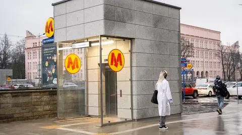 Nowe windy na stacji metra Pole Mokotowskie