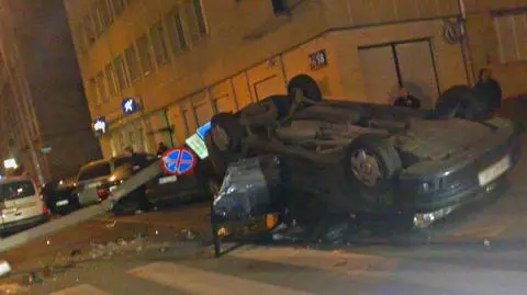 Ściął latarnię i dachował