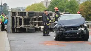 Ciężarówka na boku