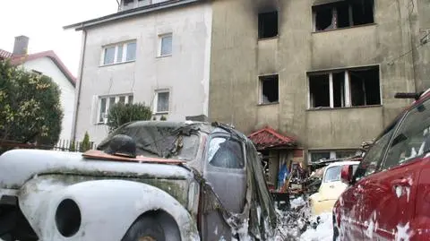 "Weszli do środka i już nie wyszli". Policja wyjaśnia podwójny pożar