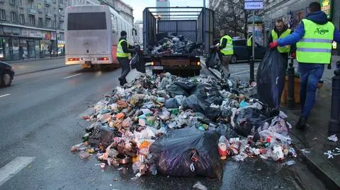 Płonące śmieci zatrzymały Aleje Jerozolimskie