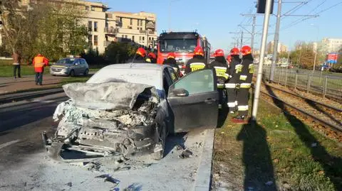 Wypadek na Radiowej. "Zapaliła się komora silnika"