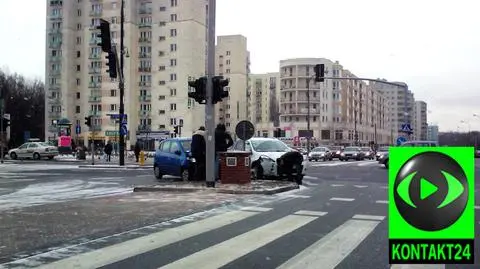 Wjechał na czerwonym świetle. Uderzył w dwa samochody