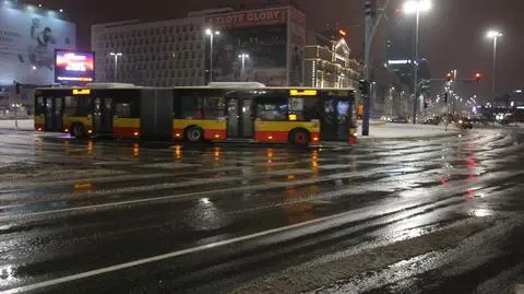 Wtorek na drogach: białe chodniki i czarne ulice