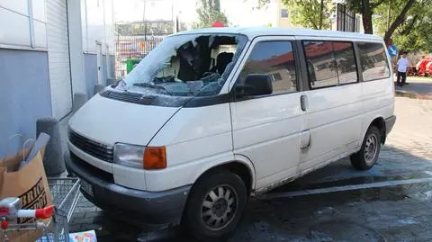 Transporter zapalił się na parkingu
