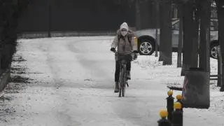 Nieodśnieżona droga dla rowerów