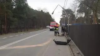 Latarnia uszkodzona po zderzeniu