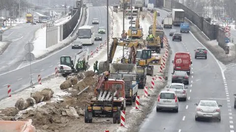 Powyrywane bariery i ekrany. Tak pracują na Trasie AK