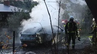 Pożar auta elektrycznego w miejscowości Poddębie