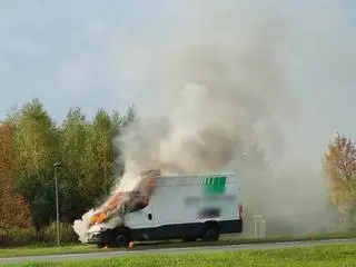 Pożar busa na ulicy Drewny