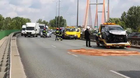 Zderzenie na Trasie Siekierkowskiej. Korek od węzła Marsa