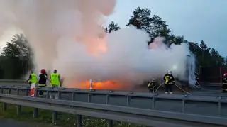 Na autostradzie zapaliła się ciężarówka