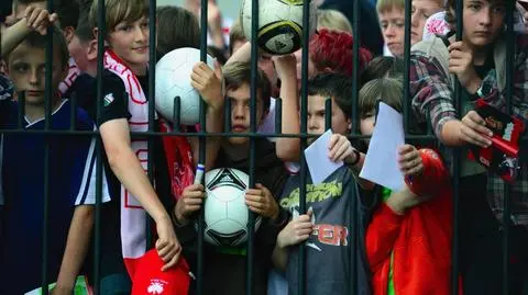 Kadra trenuje po Grecji. Na trybunach łowcy autografów