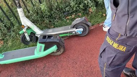 Dwie nastolatki jechały na jednej hulajnodze, uderzyły w mężczyznę