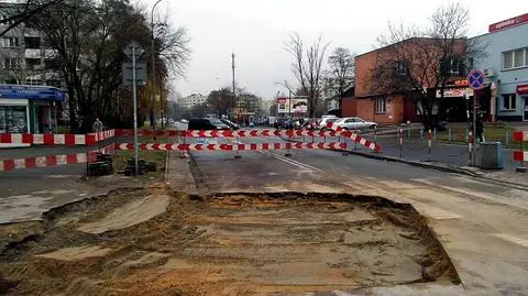 Ciepło wróciło, ale Trocka nadal nieprzejezdna. Wyrwa już zasypana