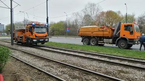 Ciężarówka uszkodziła trakcję tramwajową