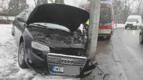 Audi wjechało w latarnię