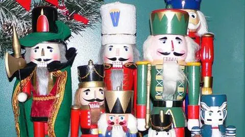 Jak rozłupać wigilijną idyllę przy wódce i serniku