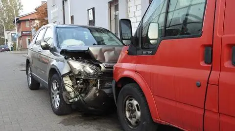 Trzy auta rozbite. Jeden z kierowców uciekł z miejsca zdarzenia