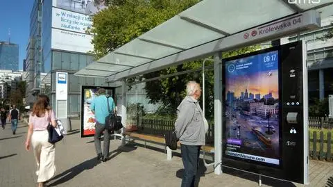 Montują cyfrowe ekrany na przystankach. Wyświetlą lokalizacje autobusów i tramwajów