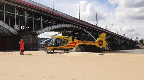Śmiertelny wypadek pod mostem. Śmigłowiec LPR lądował na plaży
