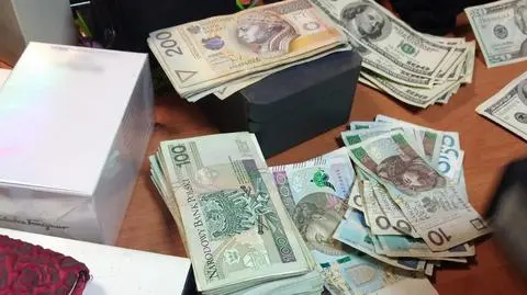 Zauważyli, jak ktoś w kominiarce, z pełną torbą przechodzi przez ogrodzenie