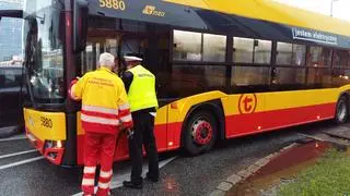 Autobus zablokował przejazd przez plac Zawiszy