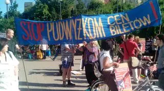 Protest przed stacją metra Centrum