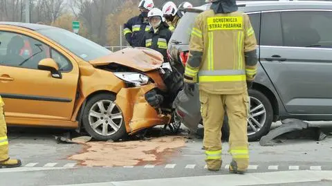 Zderzenia dwóch aut na S8. Trasa w stronę Warszawy była zablokowana