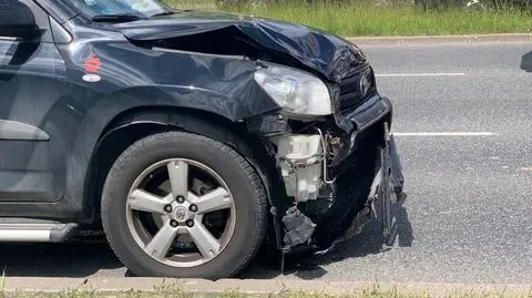 Najpierw stłuczka, potem wypadek. Pasażerka odwieziona do szpitala