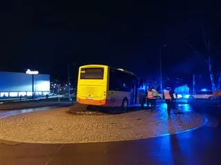 Wypadek z udziałem autobusu linii 211