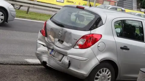 Zderzenie opla i dostawczaka na wylotówce