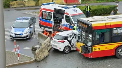 Zderzenie przy Trasie Siekierkowskiej. Kobieta zmarła mimo reanimacji