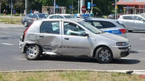 Wypadek na Ochocie, jedna osoba w szpitalu