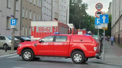 Grupa chemiczna straży w szpitalu. "Zgłoszenie o rozpylonej substancji"